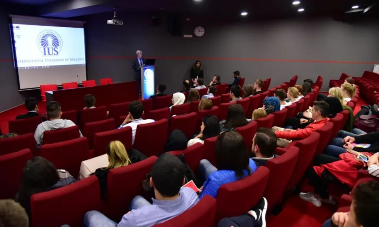 Welcome to IUS, Freshmen!